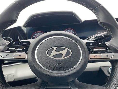 Used 2025 Hyundai Elantra Limited image 7