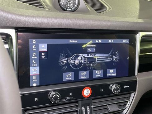 Used 2025 Porsche Macan image 29