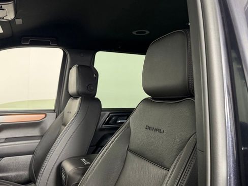 Used 2025 GMC Yukon Denali RWD image 21