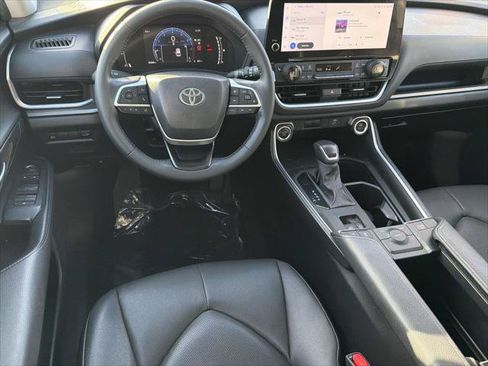 Certified 2024 Toyota Grand Highlander FWD image 8