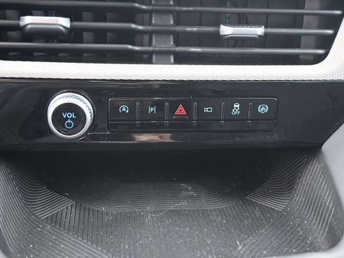 Used 2025 Ford Explorer Active AWD/4WD image 25