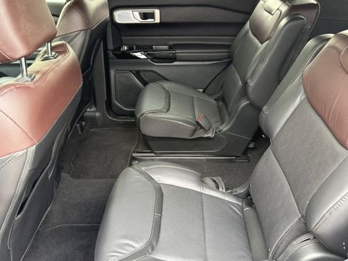 Used 2024 Ford Explorer Platinum w/ Technology Package image 15