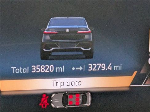 Used 2023 BMW 740i image 11