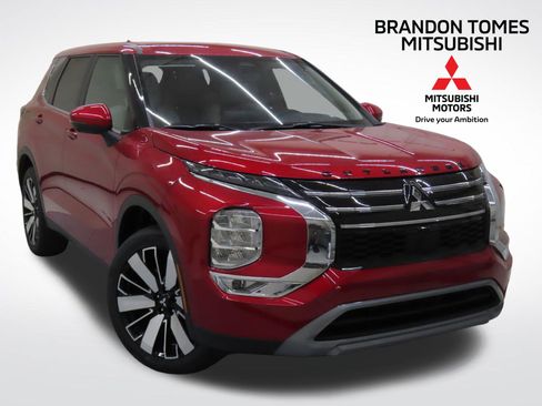 New 2025 Mitsubishi Outlander SE image 1