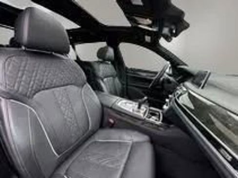 Used 2022 BMW 740i w/ M Sport Package RWD image 19