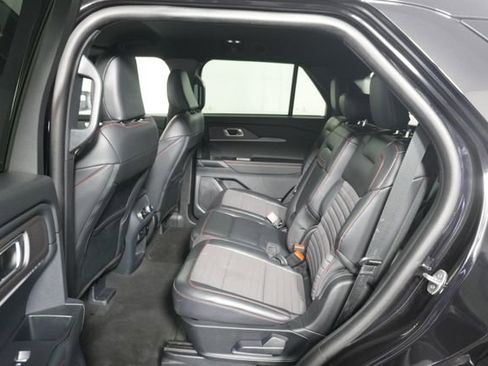 Certified 2025 Ford Explorer ST-Line w/ ST-Line Street Pack image 23