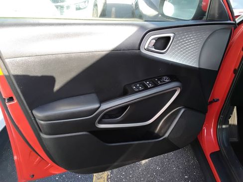 Used 2022 Kia Soul LX w/ Technology Package FWD image 9