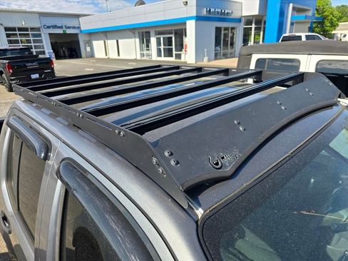 Used 2017 Nissan Frontier SV w/ SV Value Truck Package RWD image 16
