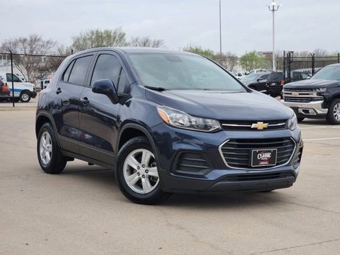 Used 2019 Chevrolet Trax LS w/ Tint and Cruise Package image 2