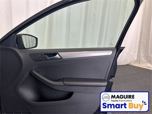 Used 2018 Volkswagen Jetta SE image 17