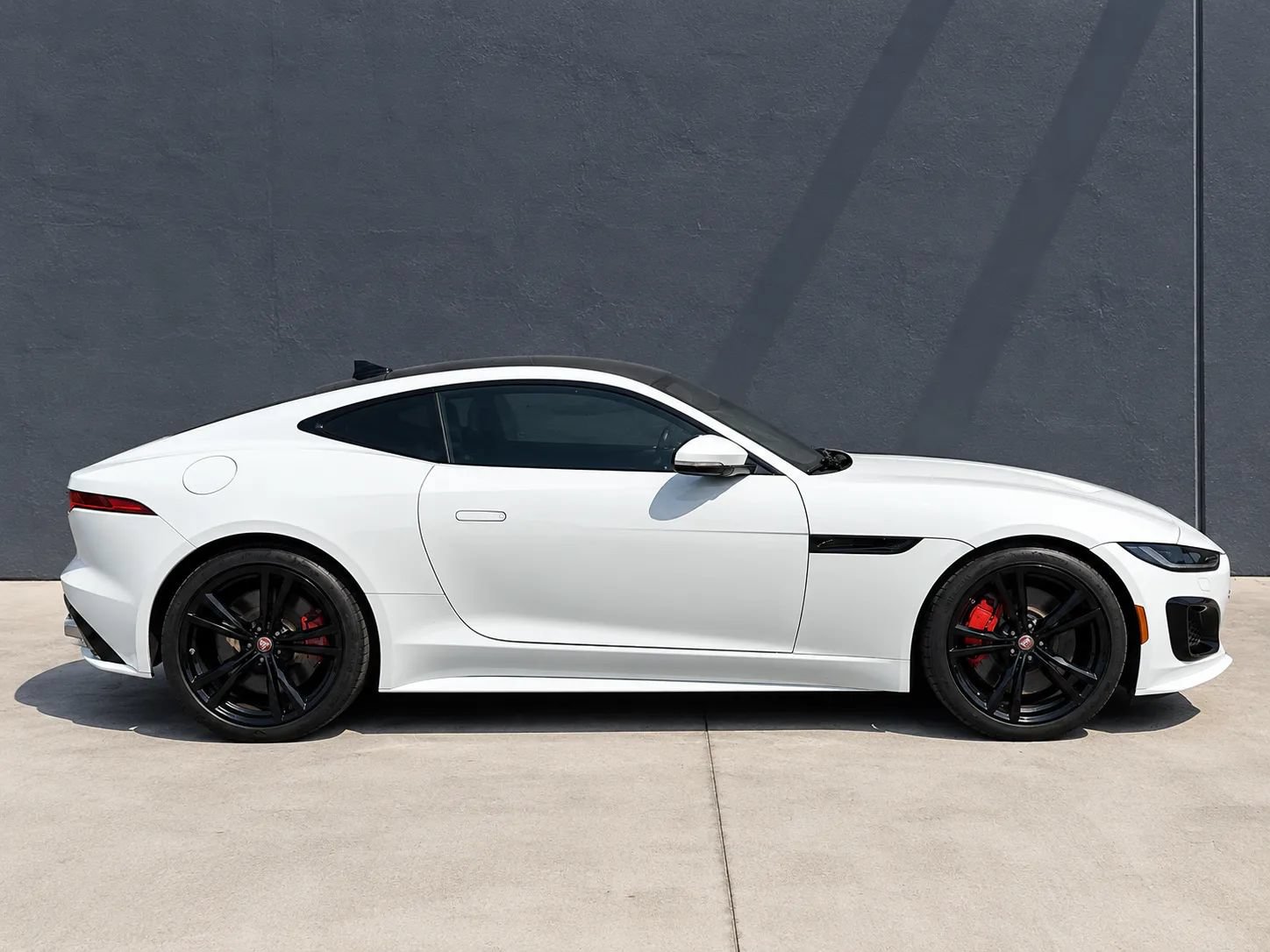 Used 2021 Jaguar F-TYPE R AWD/4WD image 2