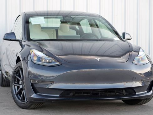 Used 2022 Tesla Model 3 image 4