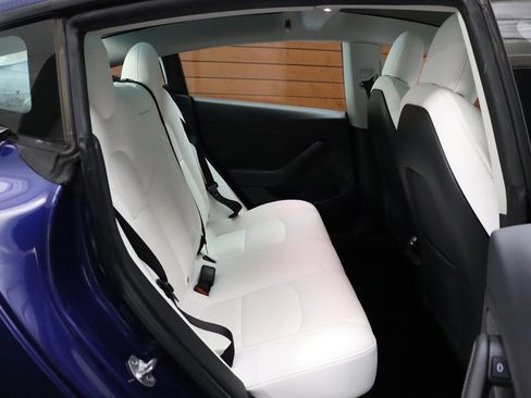 Used 2022 Tesla Model 3 Standard Range image 30