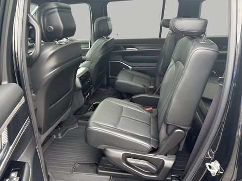 Used 2024 Jeep Wagoneer Series II w/ Premium Group I AWD/4WD image 17