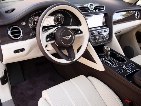 Used 2025 Bentley Bentayga Extended Wheelbase image 8