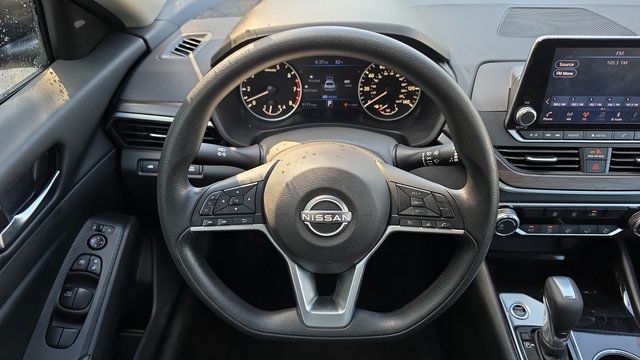 Used 2024 Nissan Altima 2.5 SV FWD image 9