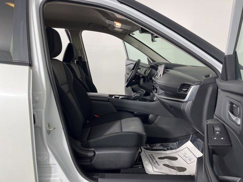 Used 2024 Nissan Rogue SV image 34