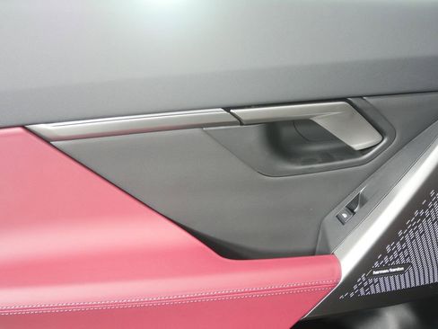 Certified 2025 BMW 530i image 14