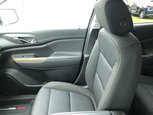 Used 2023 GMC Acadia SLE w/ Driver Convenience Package image 24