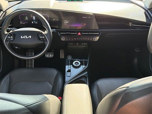 Used 2024 Kia Niro SX Touring image 13