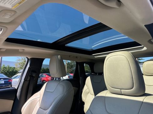 Used 2015 Jeep Cherokee Limited w/ Luxury Group image 12