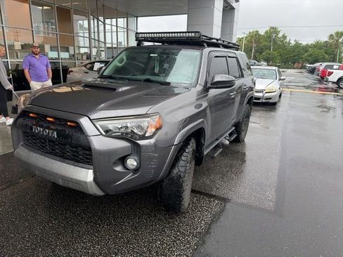 Used 2018 Toyota 4Runner TRD Off-Road AWD/4WD image 2
