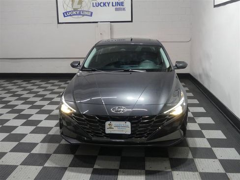 Used 2021 Hyundai Elantra SEL w/ Convenience + Premium Package FWD image 3