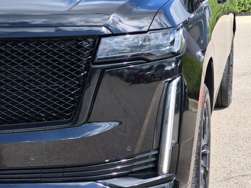 Used 2022 Cadillac Escalade ESV Sport w/ Touring Package AWD/4WD image 11