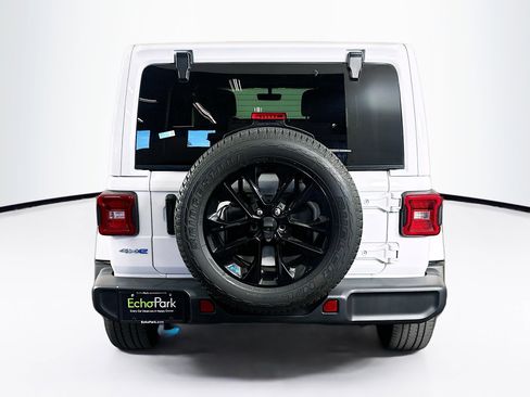 Used 2023 Jeep Wrangler Sahara image 7