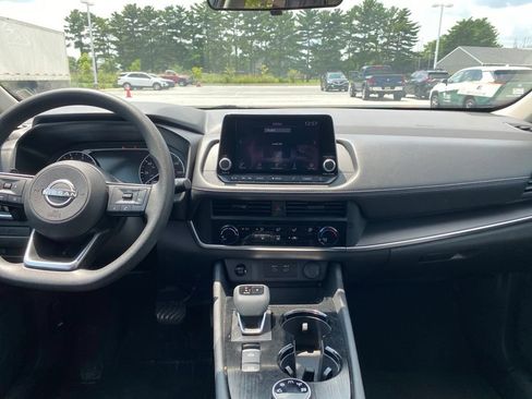Used 2024 Nissan Rogue S AWD/4WD image 9