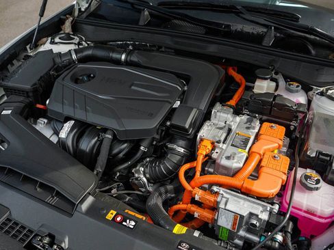 New 2025 Hyundai Sonata Limited image 7