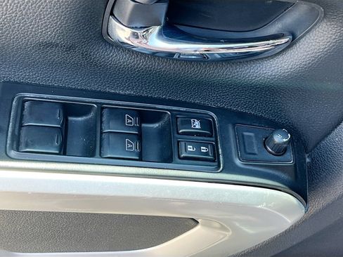 Used 2023 Nissan Titan SV w/ SV Convenience Package RWD image 17