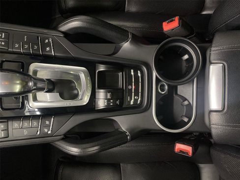 Used 2018 Porsche Cayenne image 27