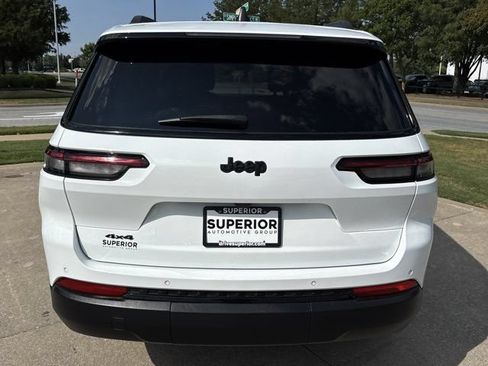 Used 2023 Jeep Grand Cherokee L Altitude AWD/4WD image 5