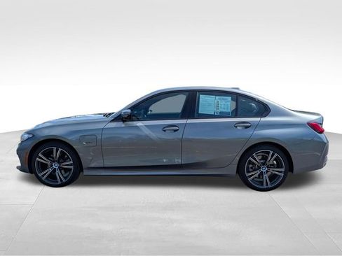 Used 2023 BMW 330e xDrive w/ Convenience Package AWD/4WD image 4