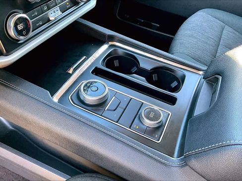 Used 2022 Ford Expedition XLT image 16