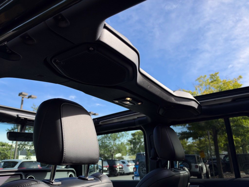 Certified 2023 Jeep Wrangler Unlimited Rubicon 4xe w/ Cold Weather Group AWD/4WD image 33