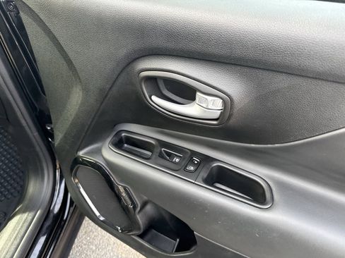 Used 2023 Jeep Renegade Altitude image 29