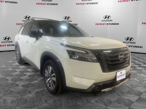 Used 2023 Nissan Pathfinder SL w/ Lighting Package (N92) AWD/4WD image 1