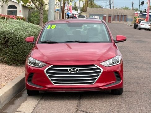 Used 2018 Hyundai Elantra SE w/ Cargo Package FWD image 2