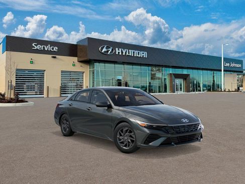 New 2026 Hyundai Elantra Hybrid FWD image 2