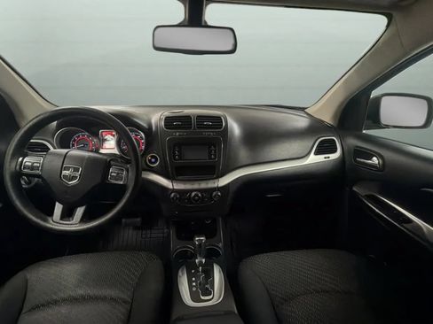 Used 2020 Dodge Journey SE FWD image 9