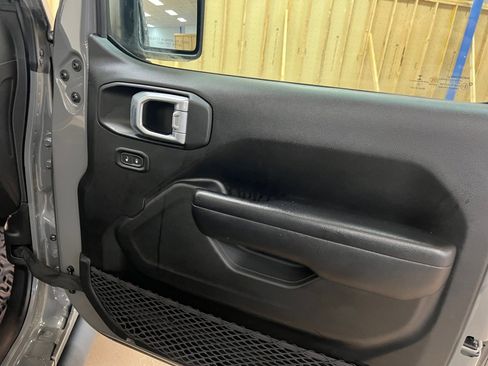 Used 2021 Jeep Gladiator Sport image 35