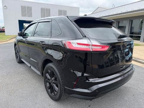 Certified 2024 Ford Edge SE w/ Black Appearance Package AWD/4WD image 3