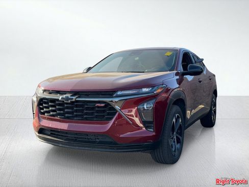 Used 2024 Chevrolet Trax RS image 2