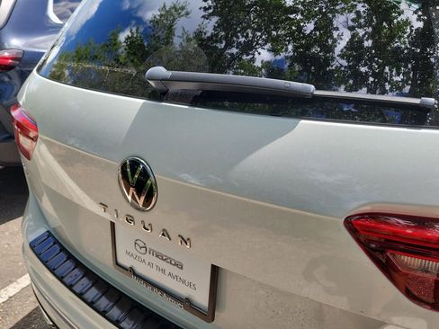 Used 2022 Volkswagen Tiguan SEL R-Line AWD/4WD image 18