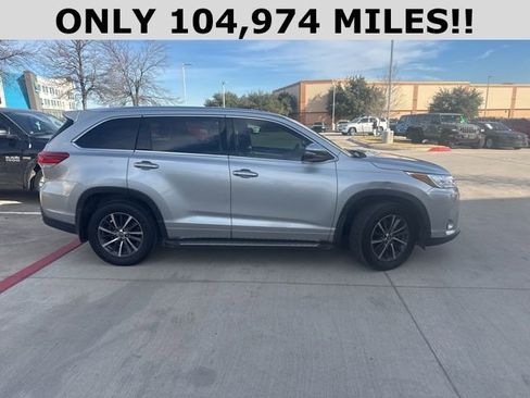 Used 2018 Toyota Highlander XLE image 2