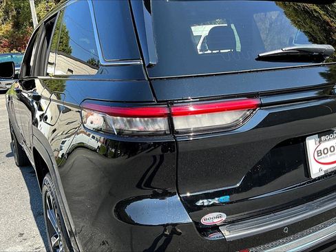 Used 2024 Jeep Grand Cherokee Overland w/ Luxury Tech Group IV image 31