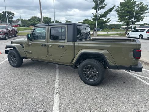 New 2025 Jeep Gladiator Sport image 19