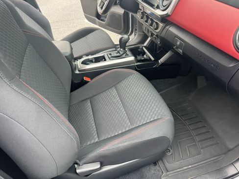 Used 2023 Toyota Tacoma SR5 w/ Technology Package AWD/4WD image 34
